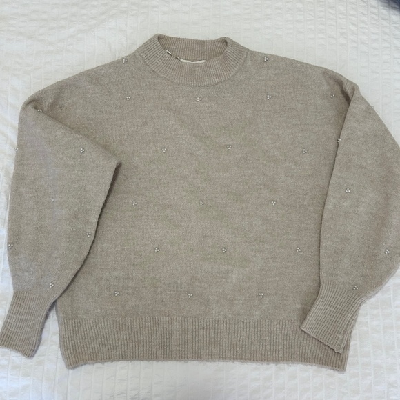 H&M Women’s Pearl Beaded Sweater - Picture 1 of 3